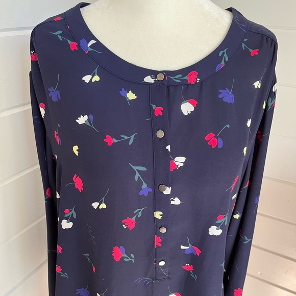 Reitman’s Ladies Blouse, Size 2X,long-sleeve with pattern, EUC - Picture 2 of 13